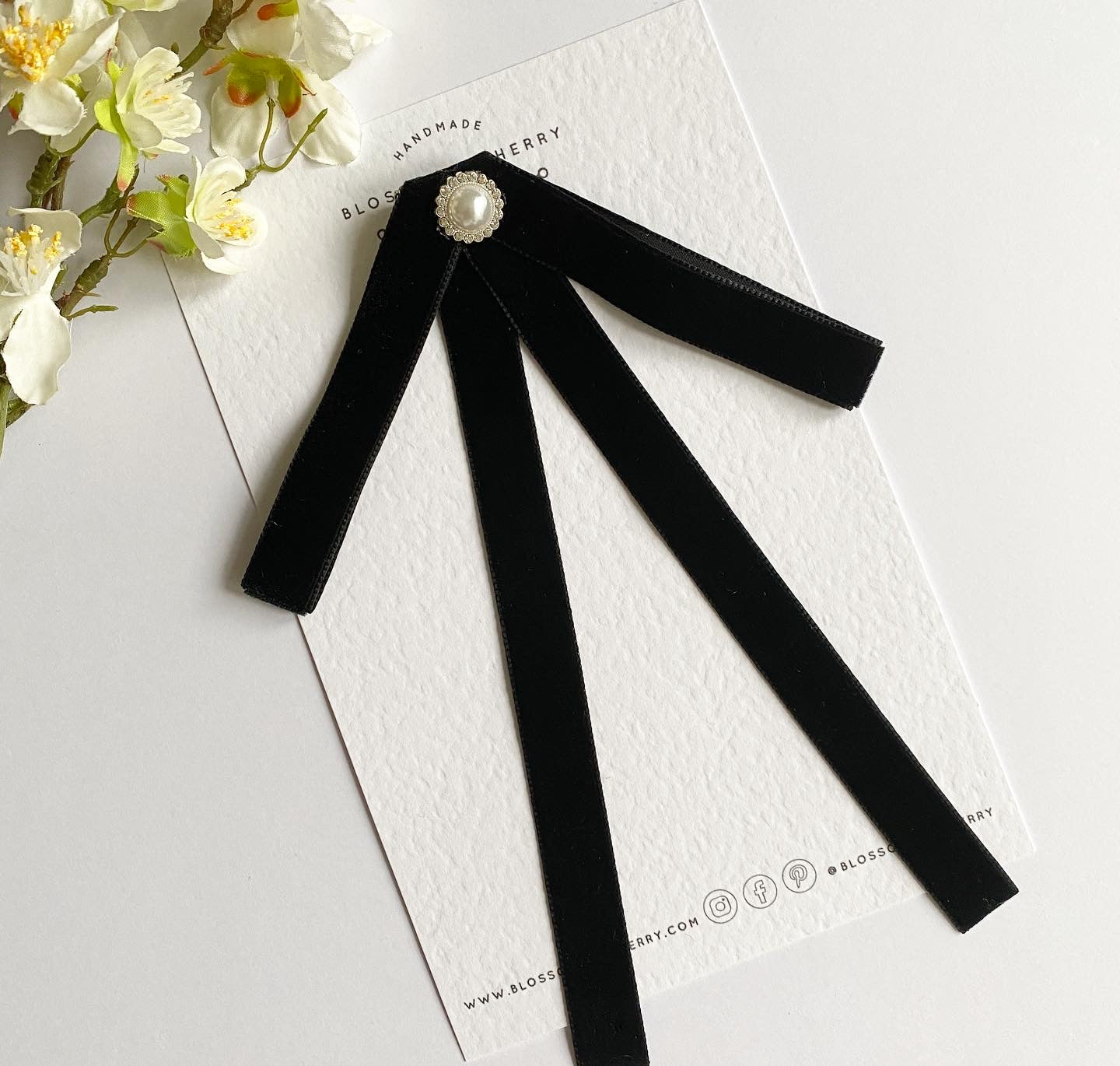 Pearl Velvet Bow Tie Brooch - Black