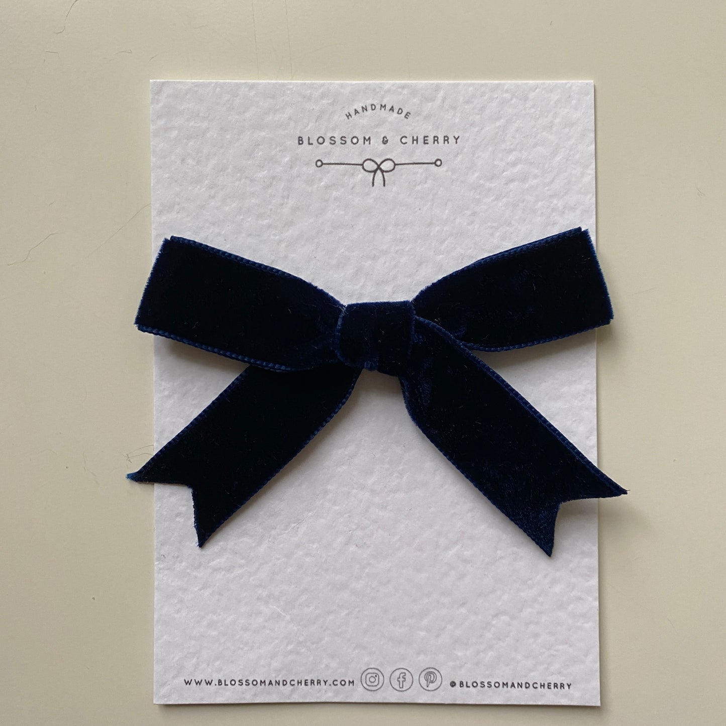 TILLY Midi Velvet Hand Tied Bow