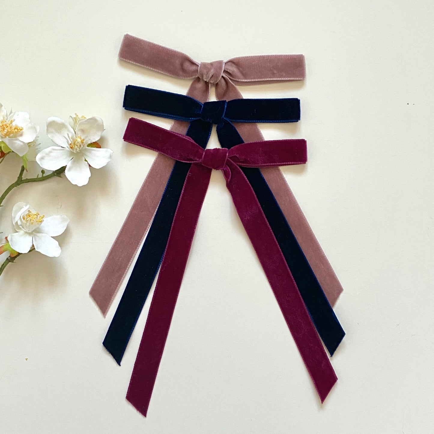 CAURA Skinny Velvet Long Tail Bow