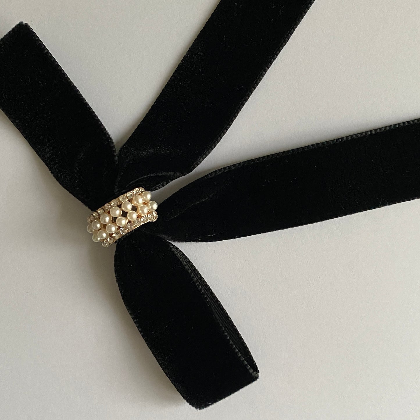 Caura Pearl Velvet Long Tail Bow - Black