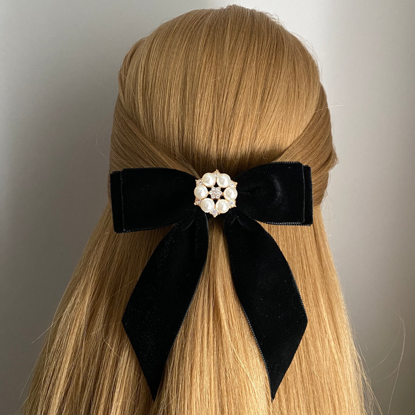 Chloi Pearl Velvet Short Tail Bow - Black